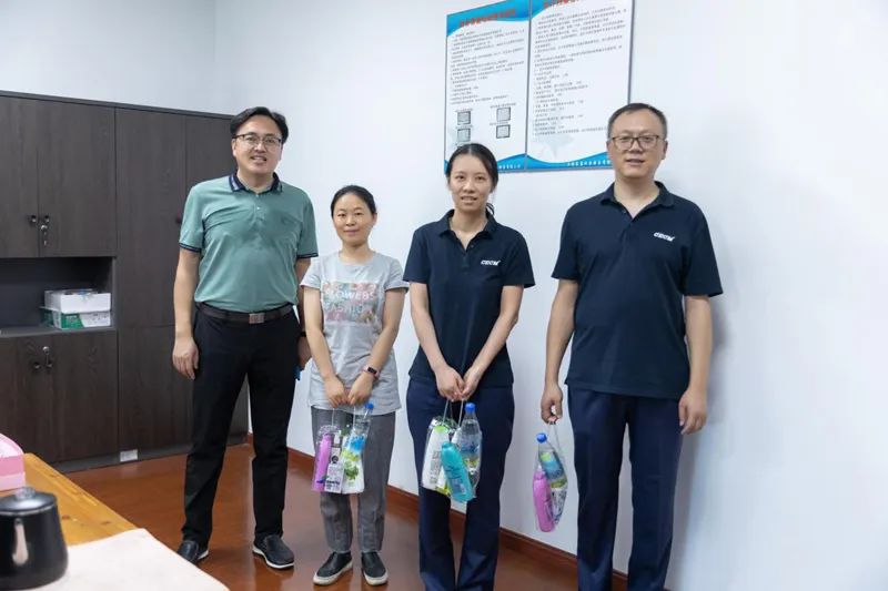 “炎”值担当 “暑”你最美 伟德娱乐场吧高温走访慰问（二）